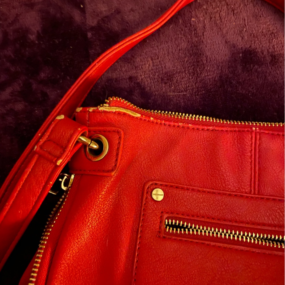 Source Unknown Red Leather Shoulder Bag with Tassel Detail - Picture 5 of 7